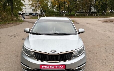 KIA Rio III рестайлинг, 2017 год, 999 000 рублей, 2 фотография