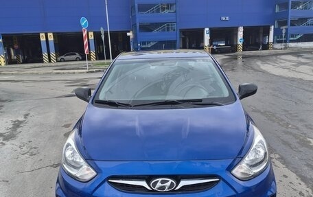 Hyundai Solaris II рестайлинг, 2011 год, 610 000 рублей, 3 фотография