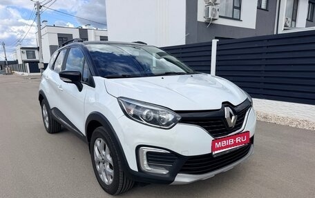 Renault Kaptur I рестайлинг, 2016 год, 1 000 000 рублей, 1 фотография