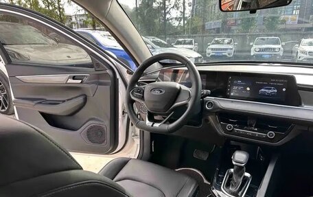 Ford Escort, 2022 год, 970 005 рублей, 7 фотография