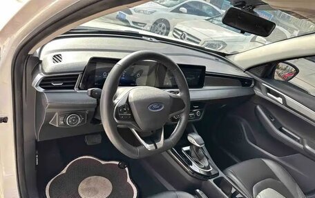Ford Escort, 2022 год, 970 005 рублей, 8 фотография