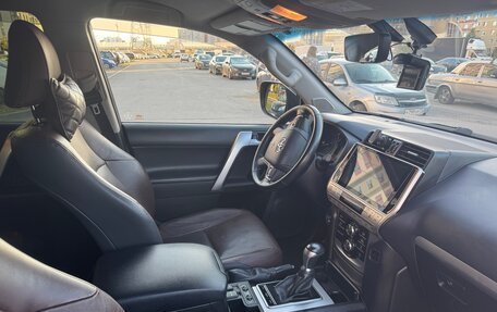 Toyota Land Cruiser Prado 150 рестайлинг 2, 2017 год, 4 450 000 рублей, 6 фотография