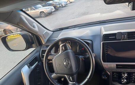 Toyota Land Cruiser Prado 150 рестайлинг 2, 2017 год, 4 450 000 рублей, 5 фотография
