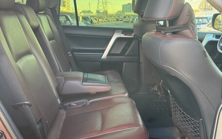 Toyota Land Cruiser Prado 150 рестайлинг 2, 2017 год, 4 450 000 рублей, 10 фотография