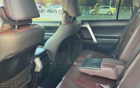 Toyota Land Cruiser Prado 150 рестайлинг 2, 2017 год, 4 450 000 рублей, 9 фотография