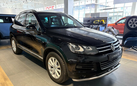 Volkswagen Touareg III, 2011 год, 2 440 000 рублей, 2 фотография