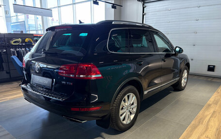 Volkswagen Touareg III, 2011 год, 2 440 000 рублей, 3 фотография