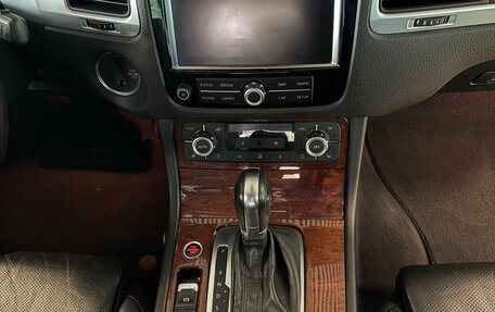 Volkswagen Touareg III, 2011 год, 2 440 000 рублей, 11 фотография