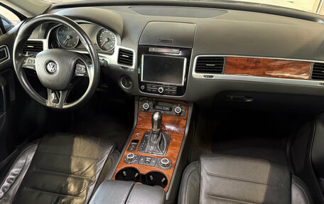 Volkswagen Touareg III, 2011 год, 2 440 000 рублей, 10 фотография