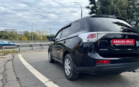 Mitsubishi Outlander III рестайлинг 3, 2013 год, 1 130 000 рублей, 2 фотография