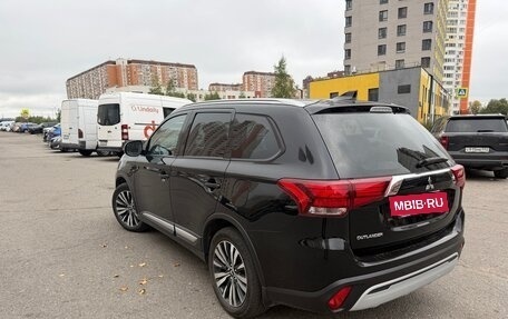 Mitsubishi Outlander III рестайлинг 3, 2020 год, 2 500 000 рублей, 3 фотография