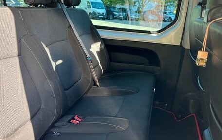 Renault Trafic, 2018 год, 2 230 000 рублей, 14 фотография