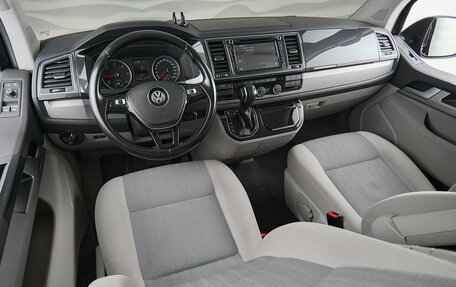 Volkswagen Multivan T6 рестайлинг, 2015 год, 3 290 000 рублей, 16 фотография