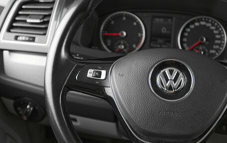 Volkswagen Multivan T6 рестайлинг, 2015 год, 3 290 000 рублей, 12 фотография