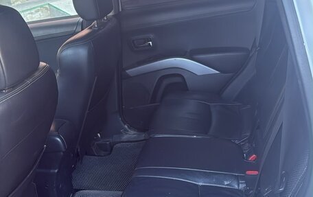 Mitsubishi Outlander III рестайлинг 3, 2011 год, 1 150 000 рублей, 9 фотография