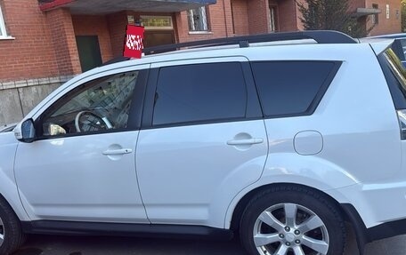 Mitsubishi Outlander III рестайлинг 3, 2011 год, 1 150 000 рублей, 6 фотография