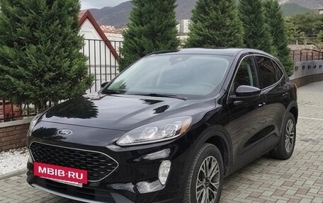 Ford Escape, 2022 год, 1 990 000 рублей, 3 фотография