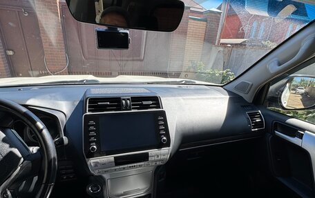 Toyota Land Cruiser Prado 150 рестайлинг 2, 2021 год, 6 200 000 рублей, 4 фотография