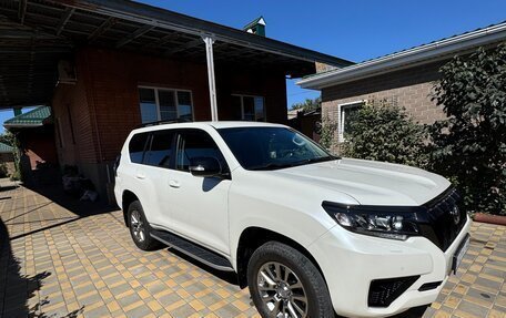 Toyota Land Cruiser Prado 150 рестайлинг 2, 2021 год, 6 200 000 рублей, 2 фотография