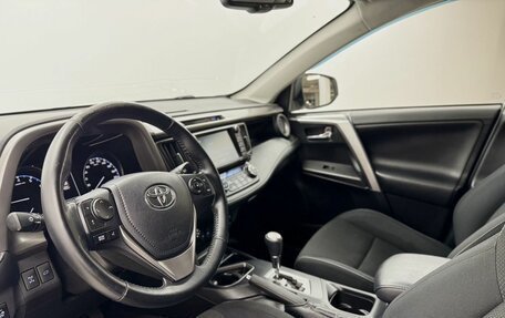 Toyota RAV4, 2017 год, 2 388 000 рублей, 12 фотография