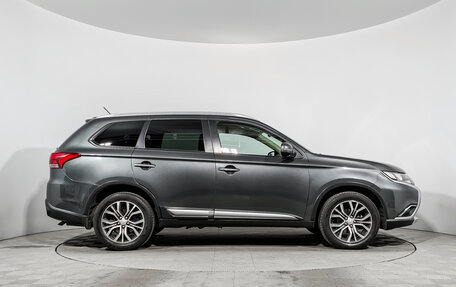 Mitsubishi Outlander III рестайлинг 3, 2016 год, 1 850 000 рублей, 4 фотография