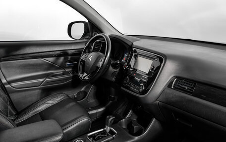 Mitsubishi Outlander III рестайлинг 3, 2016 год, 1 850 000 рублей, 14 фотография