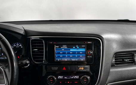 Mitsubishi Outlander III рестайлинг 3, 2016 год, 1 850 000 рублей, 17 фотография