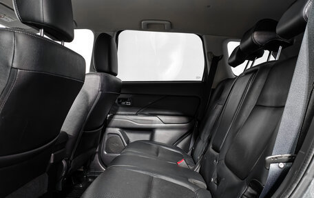 Mitsubishi Outlander III рестайлинг 3, 2016 год, 1 850 000 рублей, 13 фотография
