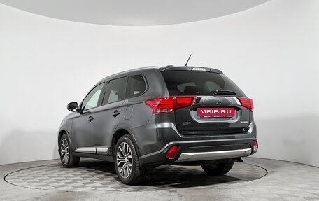 Mitsubishi Outlander III рестайлинг 3, 2016 год, 1 850 000 рублей, 7 фотография