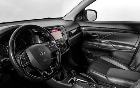 Mitsubishi Outlander III рестайлинг 3, 2016 год, 1 850 000 рублей, 9 фотография