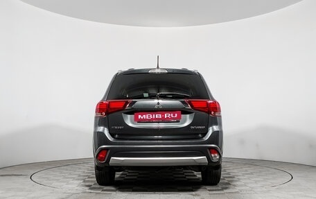 Mitsubishi Outlander III рестайлинг 3, 2016 год, 1 850 000 рублей, 6 фотография