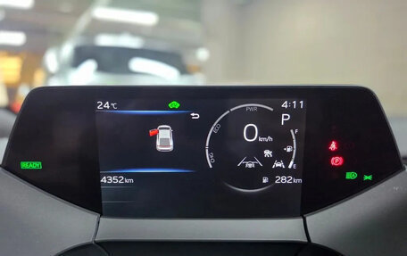 Toyota Prius IV XW50, 2025 год, 5 100 000 рублей, 10 фотография