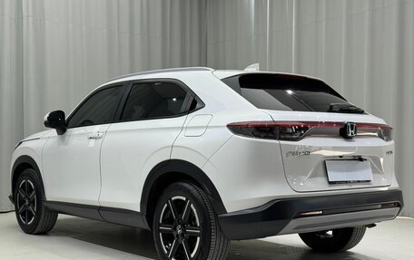 Honda Vezel, 2023 год, 1 320 000 рублей, 4 фотография