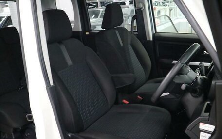 Toyota Roomy I, 2023 год, 750 000 рублей, 12 фотография