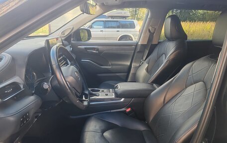 Toyota Highlander, 2021 год, 5 400 000 рублей, 10 фотография