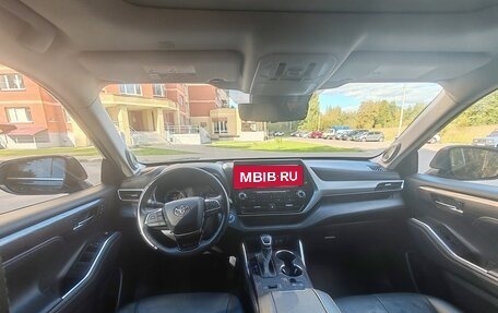Toyota Highlander, 2021 год, 5 400 000 рублей, 8 фотография