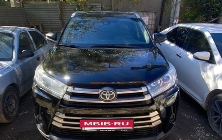 Toyota Highlander III, 2017 год, 2 790 000 рублей, 2 фотография