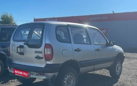 Chevrolet Niva I рестайлинг, 2004 год, 210 000 рублей, 4 фотография