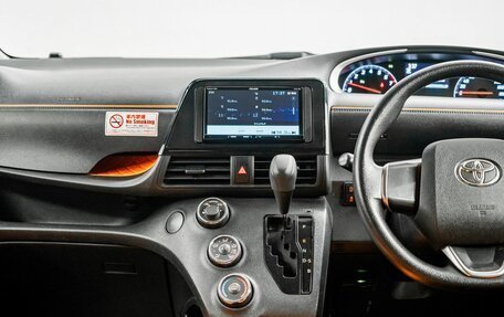 Toyota Sienta II, 2021 год, 1 640 000 рублей, 12 фотография