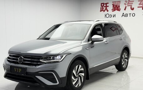 Volkswagen Tiguan II, 2023 год, 1 860 000 рублей, 3 фотография