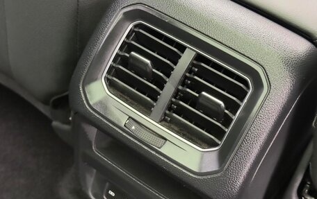 Volkswagen Tiguan II, 2023 год, 1 860 000 рублей, 23 фотография