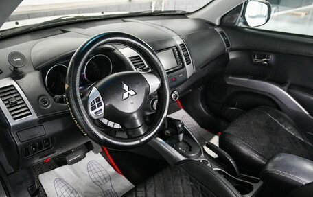 Mitsubishi Outlander III рестайлинг 3, 2011 год, 1 179 000 рублей, 9 фотография