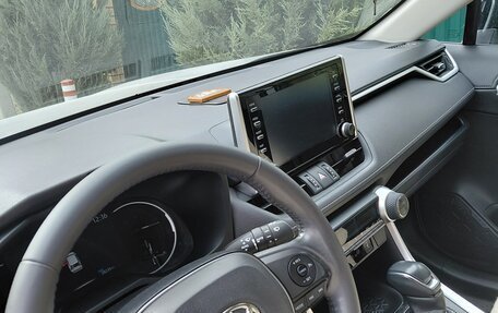 Toyota RAV4, 2021 год, 4 300 000 рублей, 9 фотография