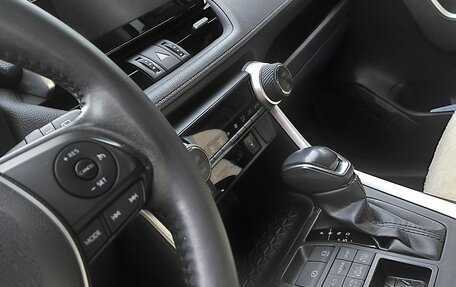 Toyota RAV4, 2021 год, 4 300 000 рублей, 5 фотография