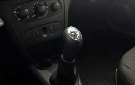 Renault Logan II, 2018 год, 855 000 рублей, 15 фотография