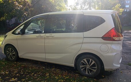 Honda Freed II, 2022 год, 1 725 000 рублей, 8 фотография
