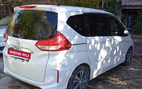 Honda Freed II, 2022 год, 1 725 000 рублей, 5 фотография