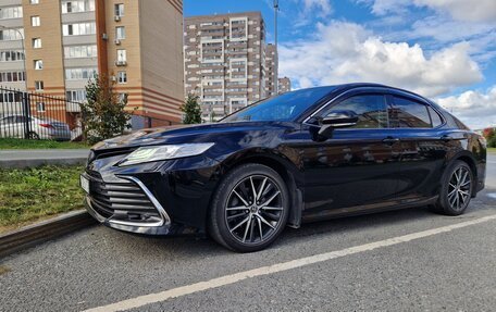 Toyota Camry, 2021 год, 3 800 000 рублей, 4 фотография