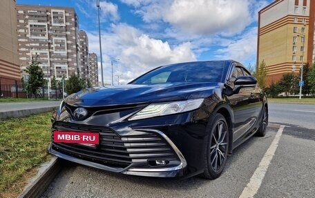 Toyota Camry, 2021 год, 3 800 000 рублей, 2 фотография
