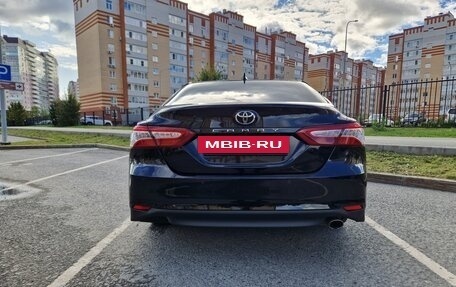 Toyota Camry, 2021 год, 3 800 000 рублей, 10 фотография